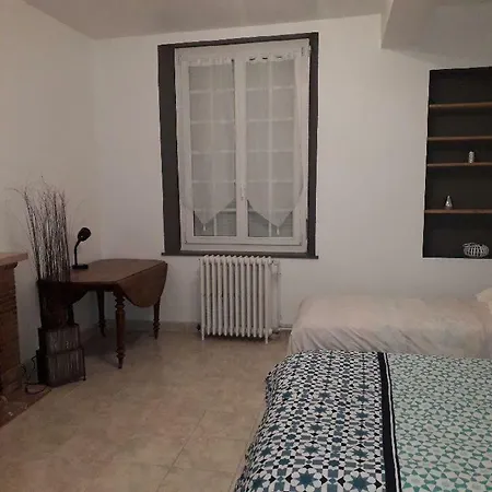 Semesterbostad La Maison D'eleonore Chennegy